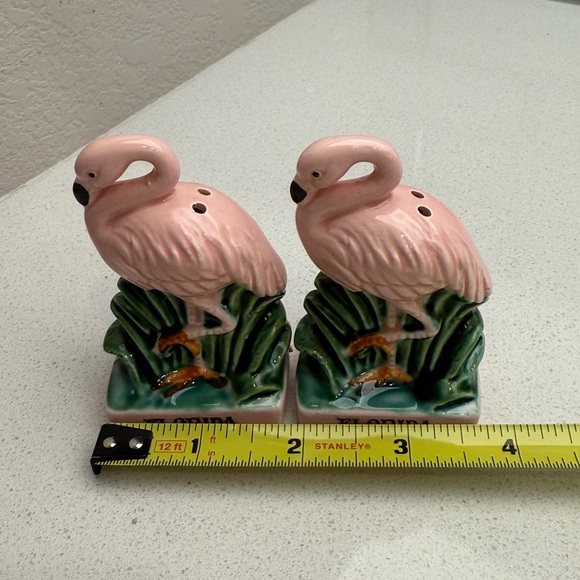 Vintage Pink Flamingo Salt and Pepper Shakers Florida - Picture 7 of 8